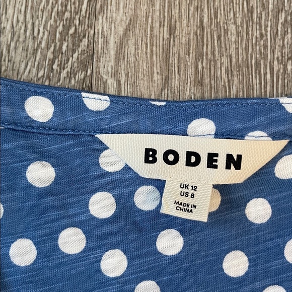 Boden Women's Blue Poppy Ruffled Henley Top- River, Abstract Spot Size 8 - Picture 2 of 6